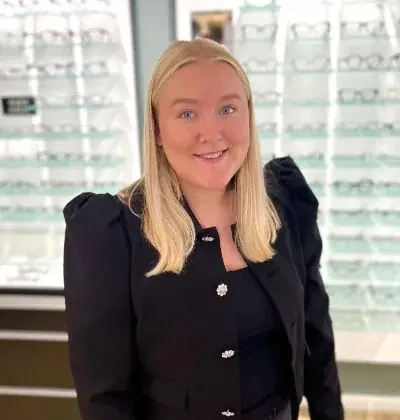 Portrett av optiker Ingeborg Grini Sørlie i butikken